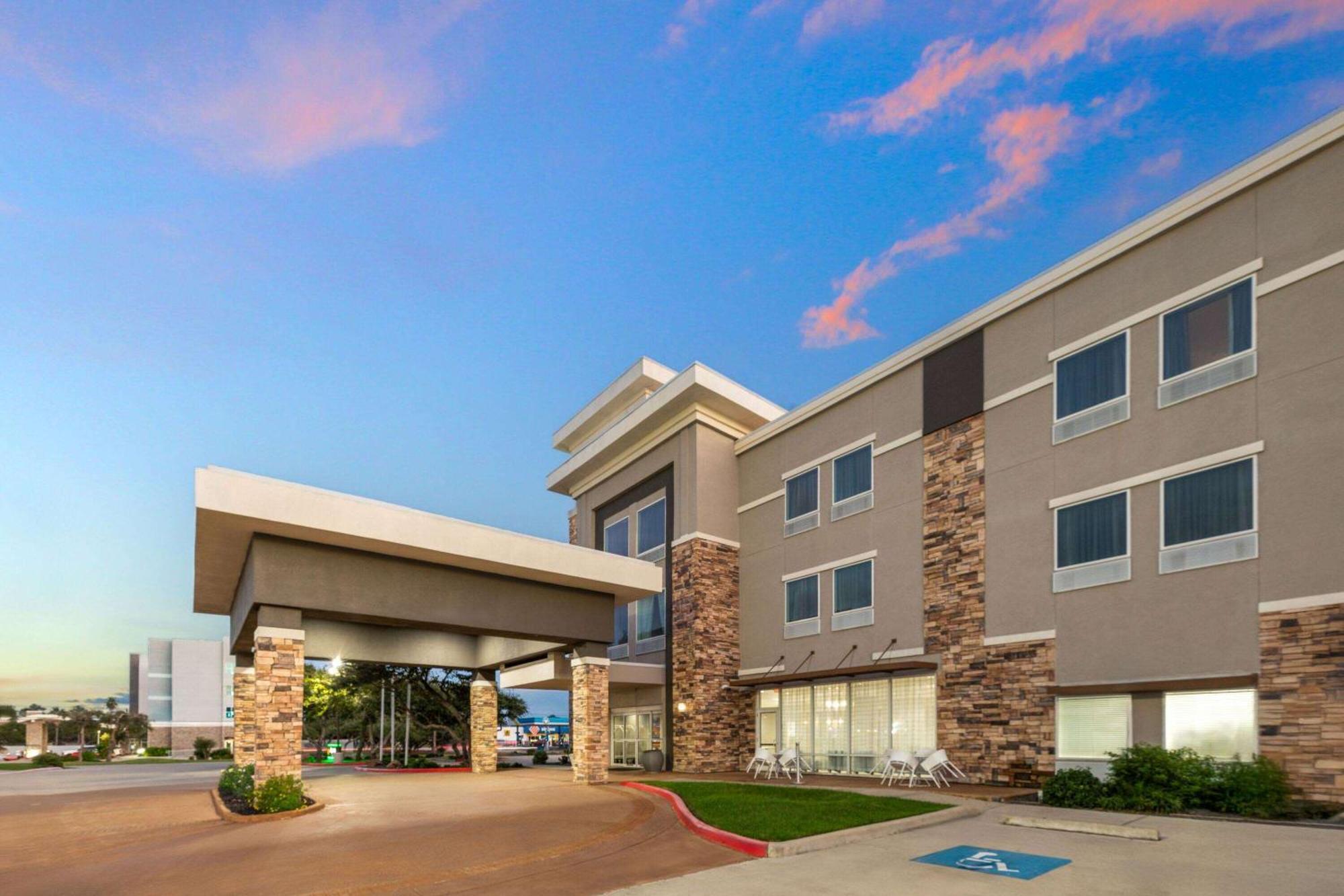 La Quinta By Wyndham Rockport - Fulton Hotel Exterior photo